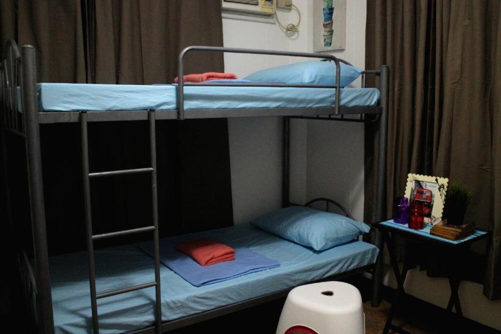 Tropical Breeze Hostel Cebu - Cebu Center エクステリア 写真